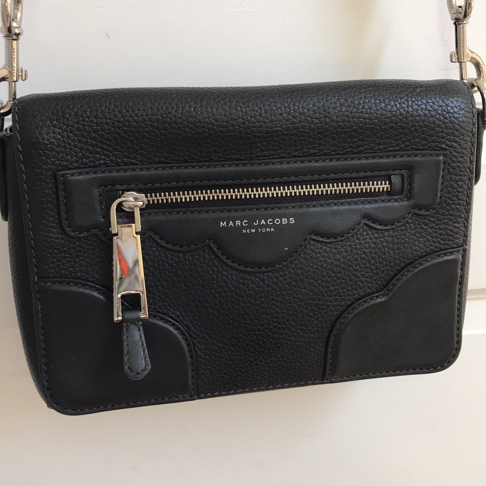 Marc Jacobs crossbody black pebbled leather bag scallop shaped accents Big zippe - Picture 13 of 16